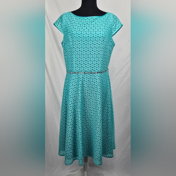 Black Label Evan Picone Minimalist Lace Eyelet Cap Sleeve Flare Midi Dress sz 12 - Picture 1 of 8